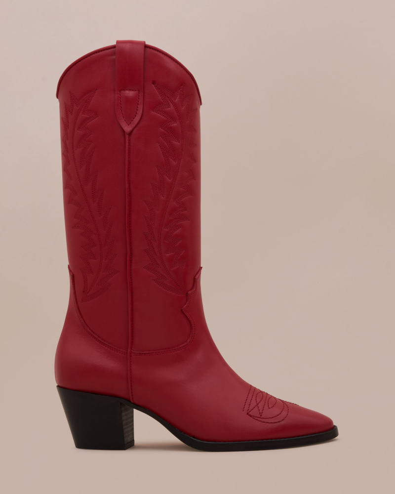 COWBOY BOOTS WITH STITCHING
